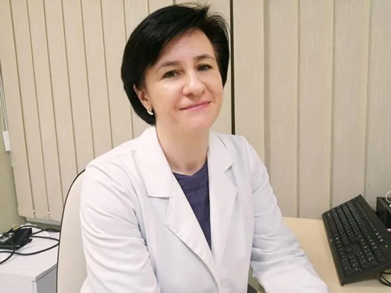 Креатинін виробляється в м'язах у процесі розпаду креатина – з'єднання, що приймає участь в енергетичному обміні у м'язових і нервових клітинах. Здорові нирки відфільтрують креатинін, який залишає організм з сечою. По аналізу крові на креатинін лікарі перевіряють здоров'я нирок та визначають, наскільки добре вони виконують свою роботу. Якщо нирки працюють неправильно, в крові накопичується велика кількість креатиніну.